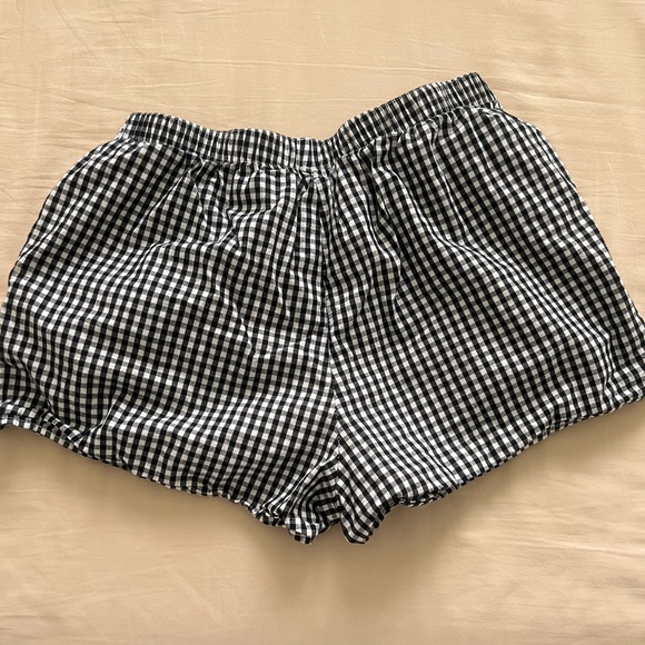 Black and white gingham shorts - Picture 2 of 3